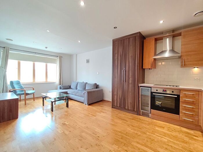 2 Bedroom Flat To Rent In Drayton Green Road, London, W13