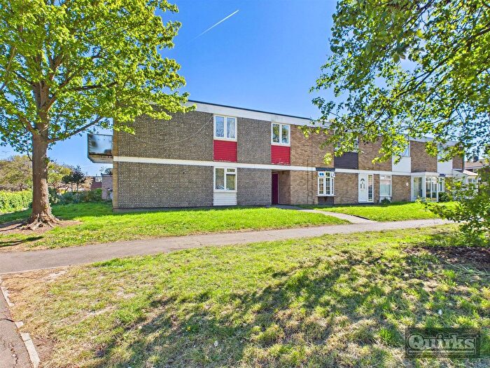 2 Bedroom Maisonette For Sale In Ballards Walk, Basildon, SS15
