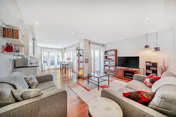 2 Bedroom Flat For Sale In Bravington Road, London, W9