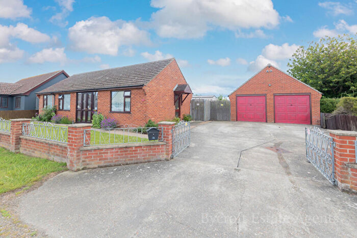 4 Bedroom Detached Bungalow For Sale In Long Beach Estate, Hemsby, NR29