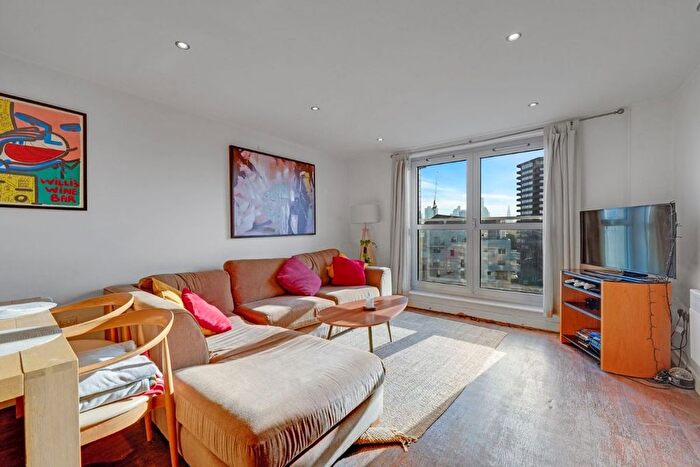 2 Bedroom Flat To Rent In Flat, Balmes Road, London, N1