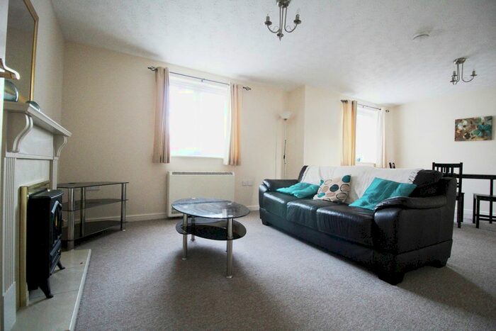 2 Bedroom Flat To Rent In Lloyd Close, Cheltenham, GL51