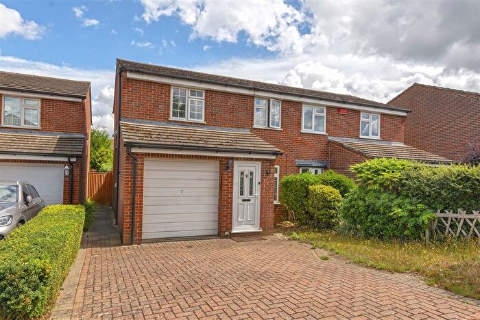 3 Bedroom Semi-Detached House For Sale In Baywell, Leybourne, ME19