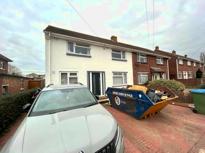 3 Bedroom Semi-Detached House To Rent In Hillson Drive, Fareham, PO15