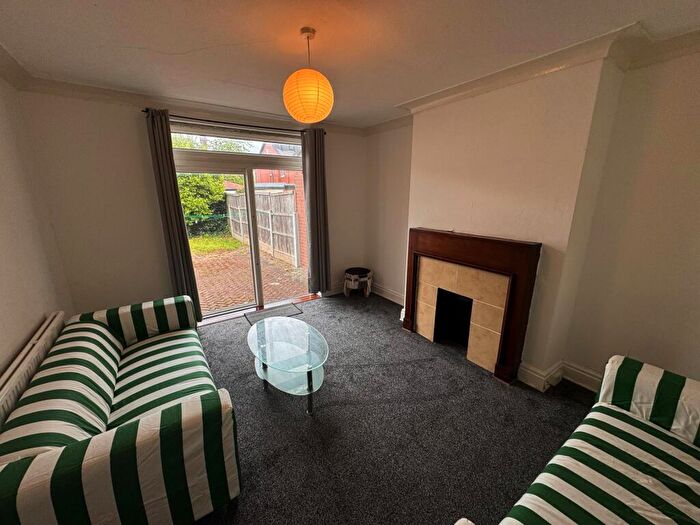 3 Bedroom House To Rent In St. Annes Road, Leeds, LS6