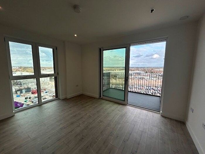 2 Bedroom Flat To Rent In St. Albans Road, Watford, WD24