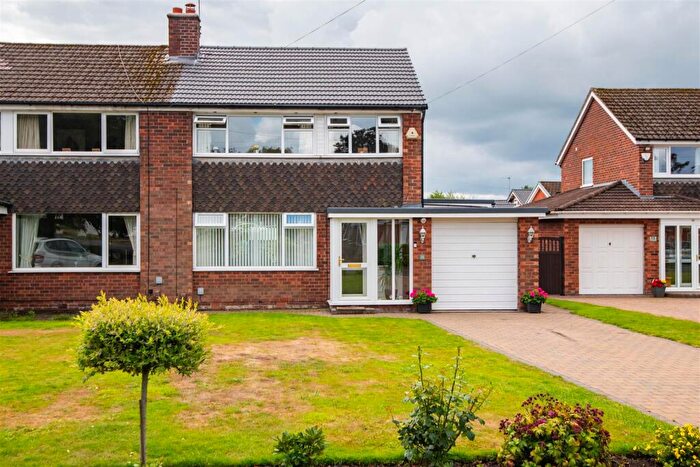 3 Bedroom Semi-Detached House For Sale In Borrowdale Road, Leyland, PR25