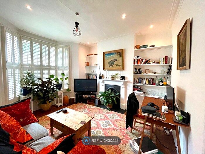 1 Bedroom Flat To Rent In Nansen Road, London, SW11
