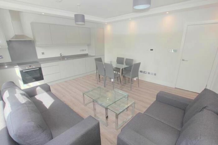 3 Bedroom Flat To Rent In Hornsey Road, Holloway, N7