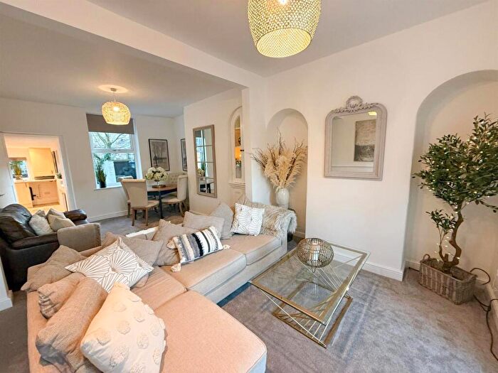 3 Bedroom Terraced House For Sale In Wesley Place, Silsden, BD20