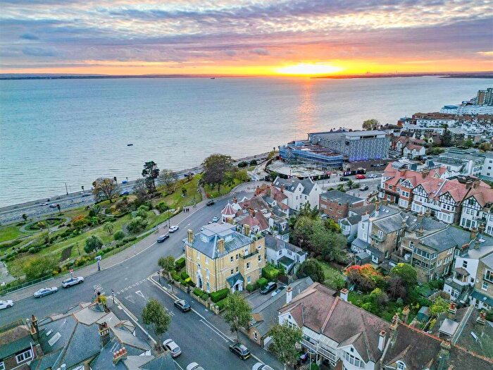 2 Bedroom Apartment For Sale In Allcoat House, Westcliff-On-Sea, SS0