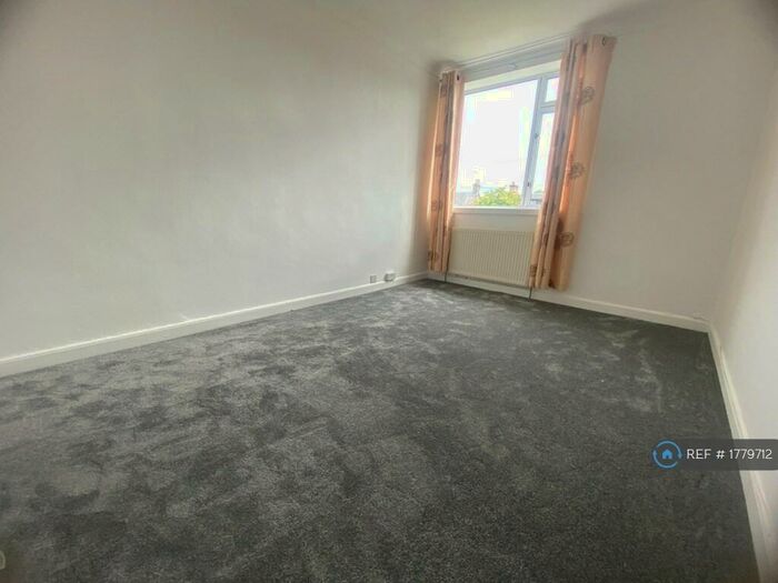 2 Bedroom Flat To Rent In Ashley Terrace, Alloa, FK10
