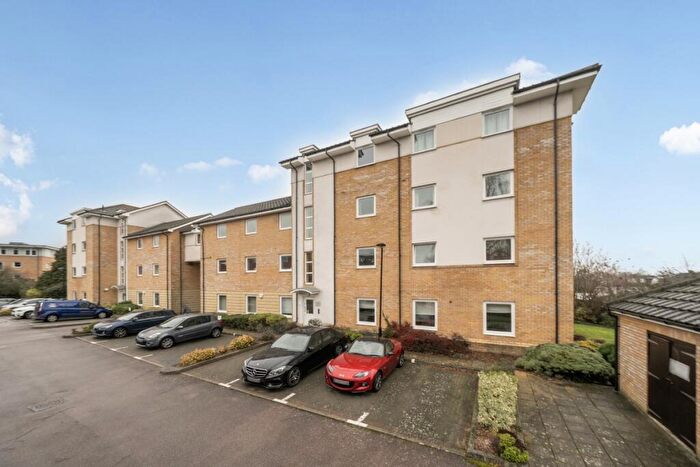2 Bedroom Apartment To Rent In Bakers Close, St. Albans, AL1