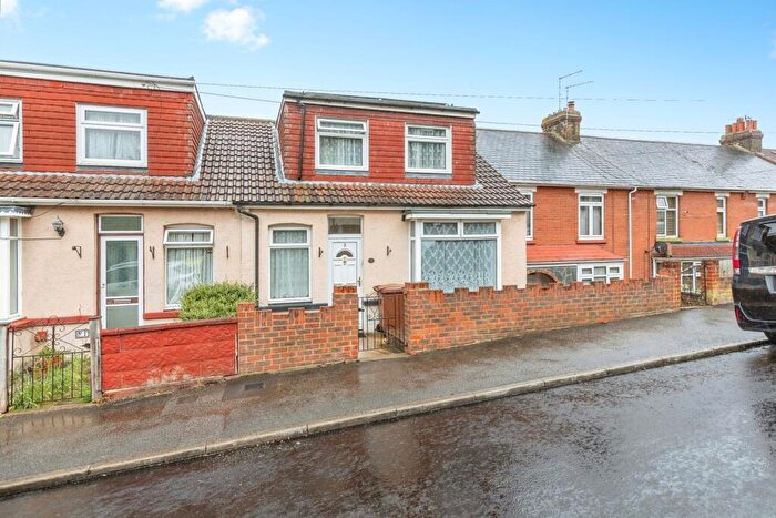 4 Bedroom Bungalow For Sale In Clarence Road, Chatham, Kent, ME4