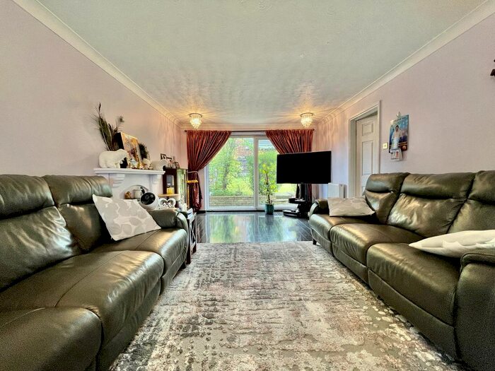 3 Bedroom Semi-Detached House To Rent In The Springs, Broxbourne, EN10