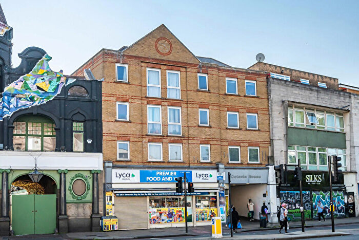 1 Bedroom Apartment For Sale In Rushey Green, London, SE6