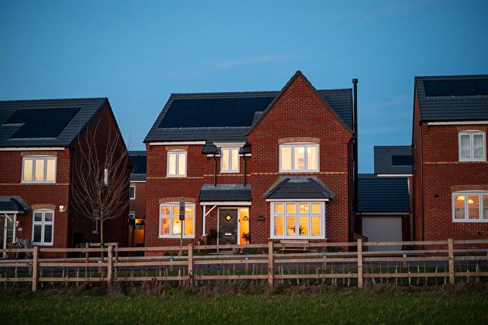 4 Bedroom Detached House For Sale In Tinker Street, Chesterfield, Derbyshire, S43