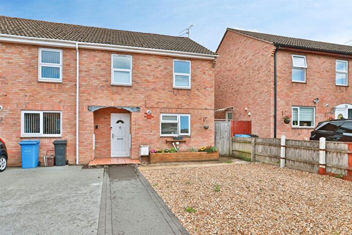 2 Bedroom End Terrace House For Sale In Oakmead Road, Poole, BH17