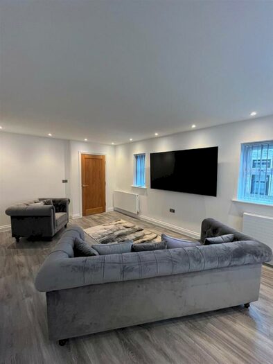 3 Bedroom House To Rent In Meadow View, Halifax, HX2