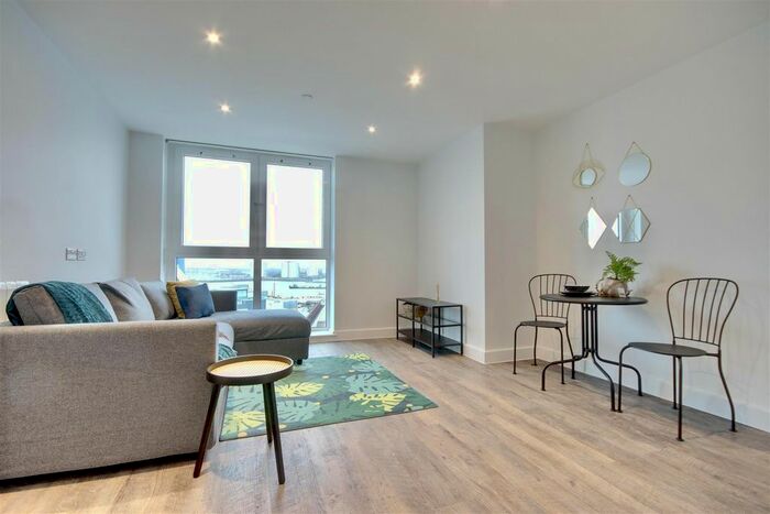 1 Bedroom Flat To Rent In Brunel House, The Hard, Portsmouth, PO1