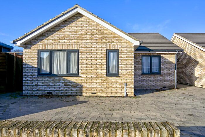 2 Bedroom Detached Bungalow For Sale In Lancaster Road, Rayleigh, SS6