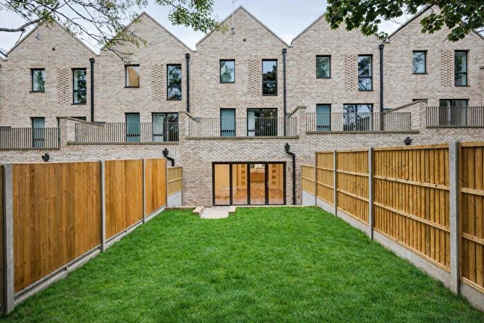 4 Bedroom Terraced House For Sale In Granville Road, Childs Hill, NW2