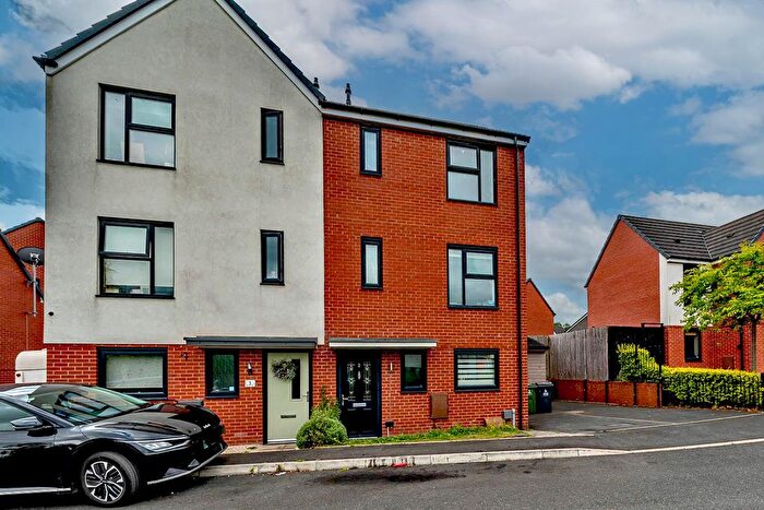 4 Bedroom Semi-detached House For Sale In Oystercatcher Grove, Walsall, WS3