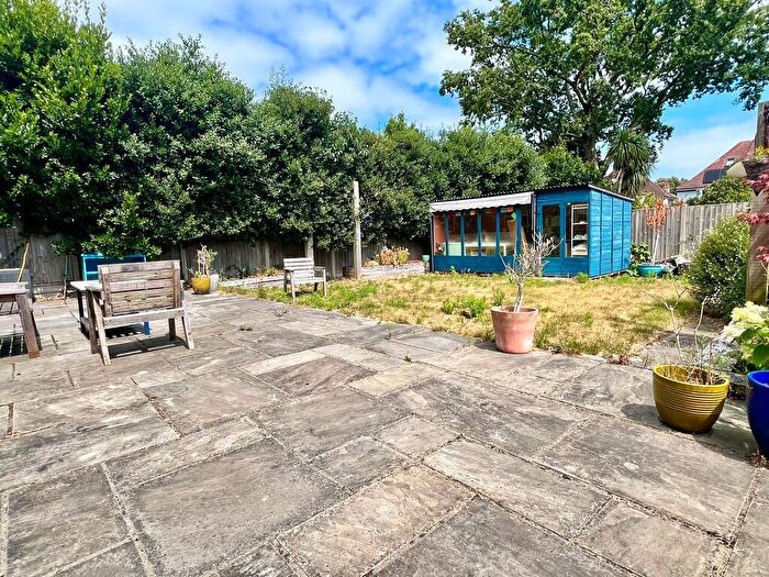 2 Bedroom Flat For Sale In Richmond Park Crescent, Bournemouth, BH8