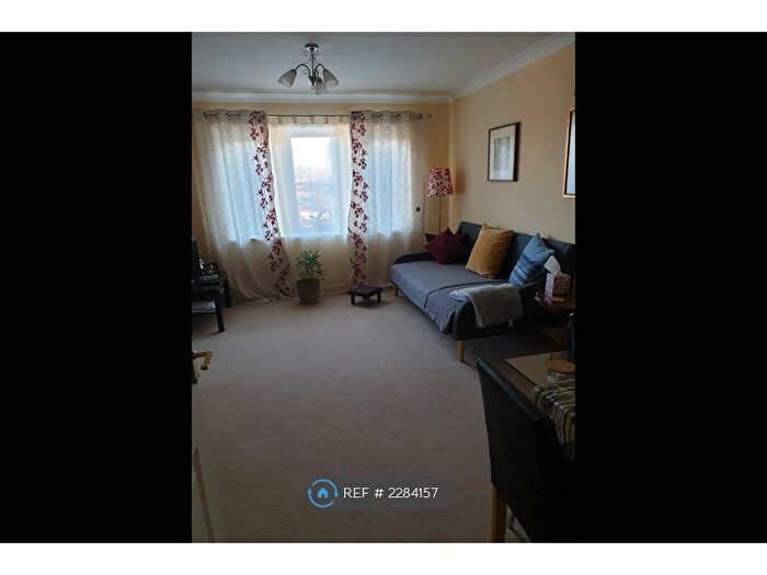 2 Bedroom Flat To Rent In Steeple View, Basildon, SS15