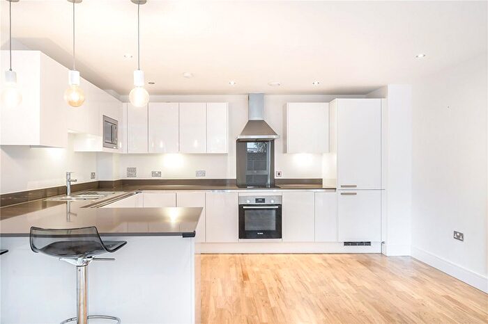 3 Bedroom Flat To Rent In Dowells Street, New Capital Quay, Greenwich, London, SE10