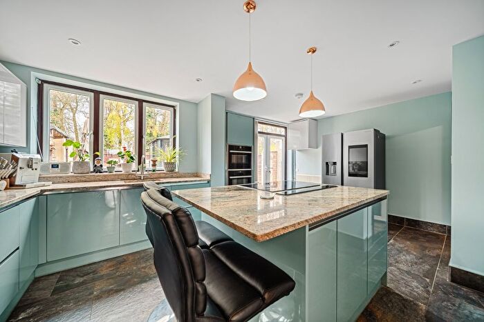 4 Bedroom Semi-detached House For Sale In Danson Lane, Welling, Kent, DA16