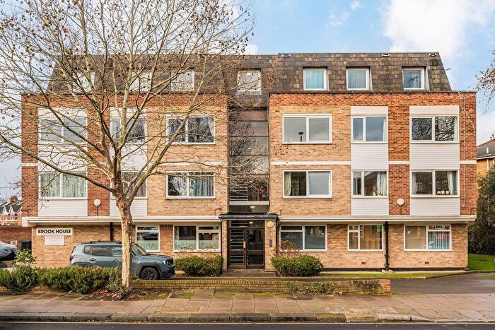 2 Bedroom Flat For Sale In London Road, Twickenham, TW1