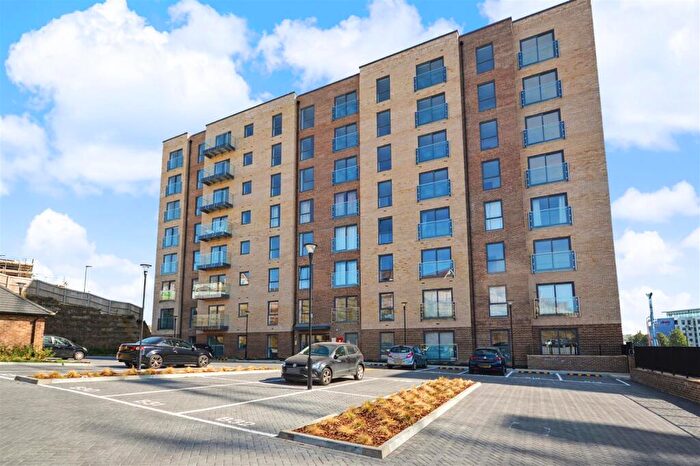 1 Bedroom Apartment For Sale In Stirling Drive, Luton, LU2