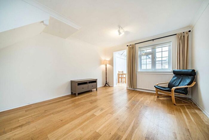 2 Bedroom Property To Rent In College Gardens, London, SW17