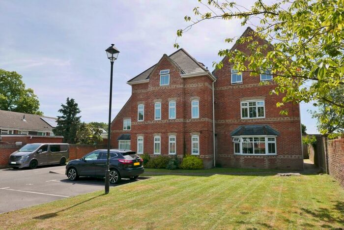 2 Bedroom Apartment To Rent In Paxton Road Fareham Unfurnished, PO14