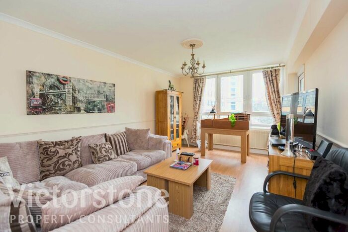 3 Bedroom Flat To Rent In Paterson Court, Peerless Street, Clerkenwell, London, EC1V