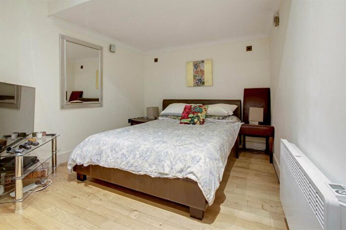 3 Bedroom Terraced House For Sale In North End Way, Hampstead, London, NW3