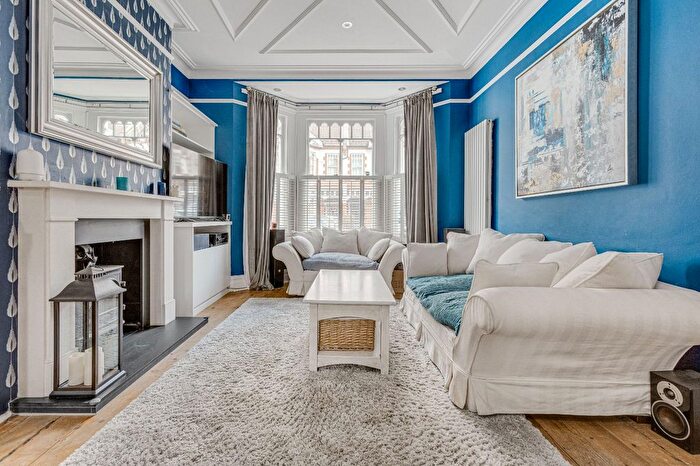 5 Bedroom Terraced House To Rent In Bowood Road, Between The Commons, SW11