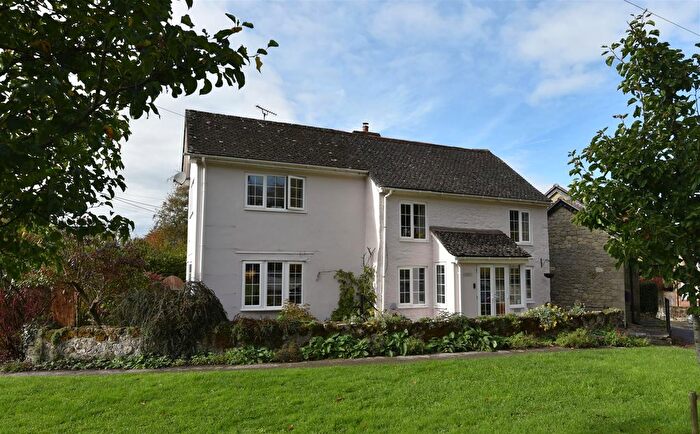 3 Bedroom Detached House For Sale In Yeatmans Lane, Shaftesbury, SP7