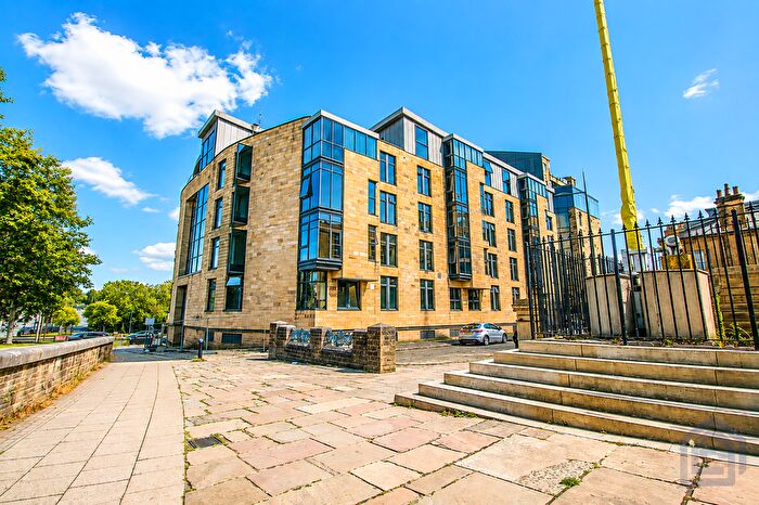 1 Bedroom Flat For Sale In Apartment The Gatehaus, Leeds Road, Bradford, BD1