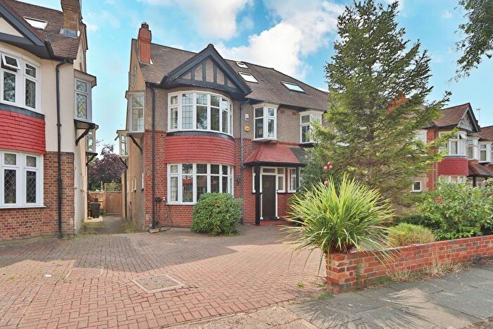 5 Bedroom Semi Detached House To Rent In Buxton Drive, New Malden, KT3