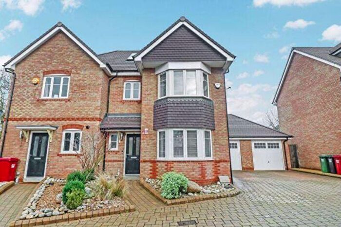 3 Bedroom Semi Detached House For Sale In Litten Close, Langley, SL3