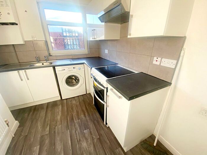 2 Bedroom Flat To Rent In Watnall Road, Hucknall, NG15