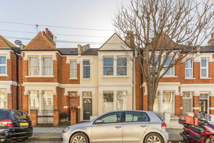 3 Bedroom Flat To Rent In Aslett Street, Earlsfield, SW18