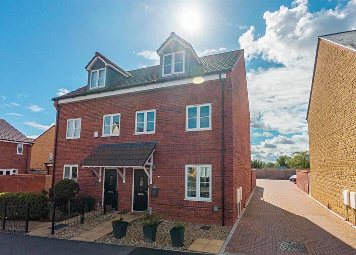 3 Bedroom Semi-detached House For Sale In Campion Way, Wilstock Village, Bridgwater, TA5
