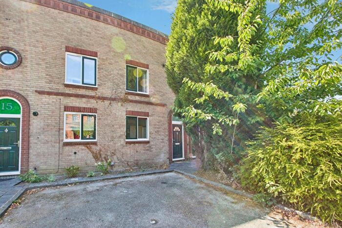 2 Bedroom Town House For Sale In Wellington Crescent, Derby, DE1