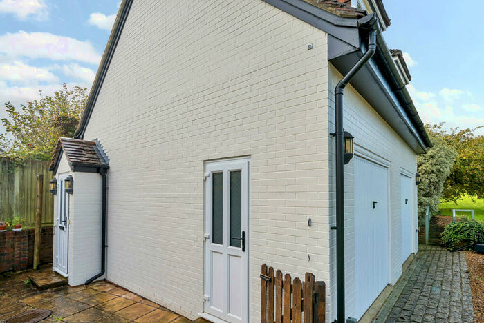 1 Bedroom Apartment To Rent In Lower Gardens, Long Reach, West Horsley, Leatherhead, KT24