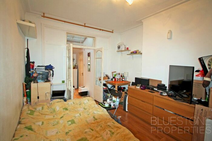 Studio To Rent In Nimrod Road, London, SW16