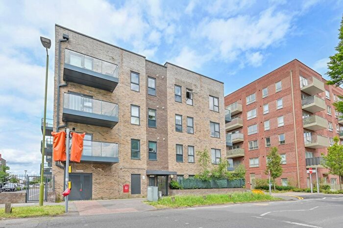 1 Bedroom Flat To Rent In Oxhey Drive, Watford, South Oxhey, WD19