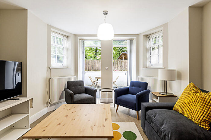1 Bedroom Flat To Rent In Compayne Gardens, London, London, NW6